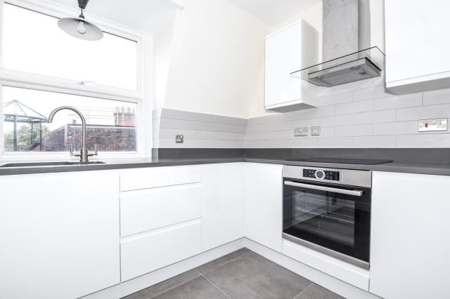 Flat 11 Langland Mansions, 228, Finchley Road, London photo 4