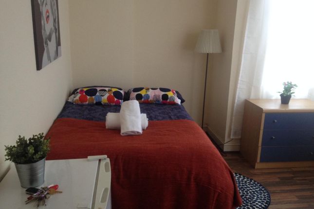 Room to rent in Chichele Road, Willesden Green