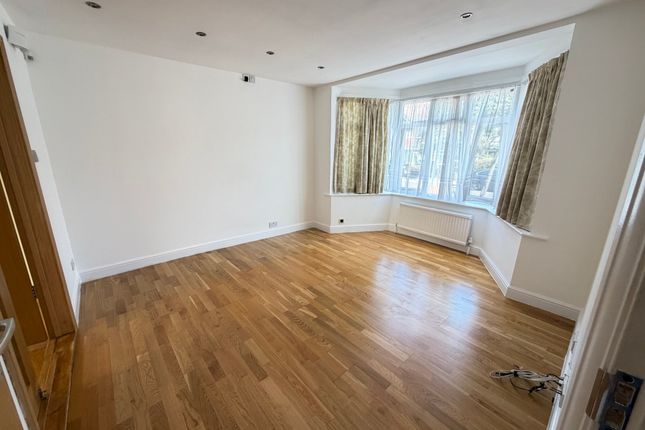 13, Brentmead Gardens, London photo 2