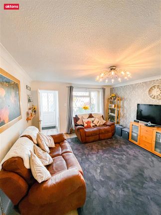 15, Waun Erw., Caerphilly photo 3