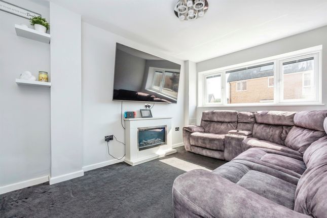 Thumbnail Town house for sale in Grangewick Road, Grays