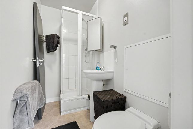 Flat 3 Binding House, Carrington photo 5