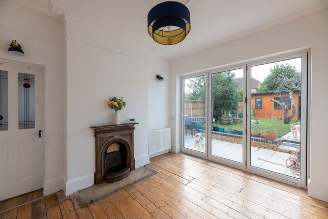 65, Westleigh Avenue, Leigh-on-sea photo 3