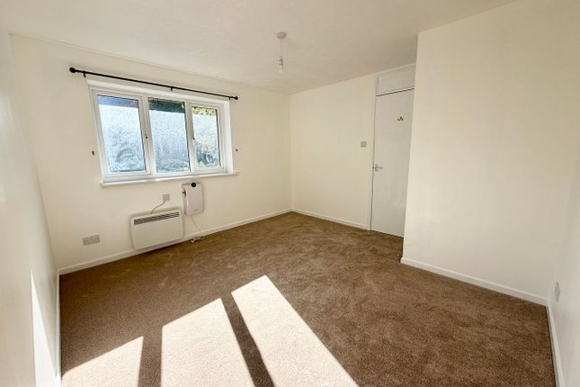 Meadowbrook Close, Slough photo 4