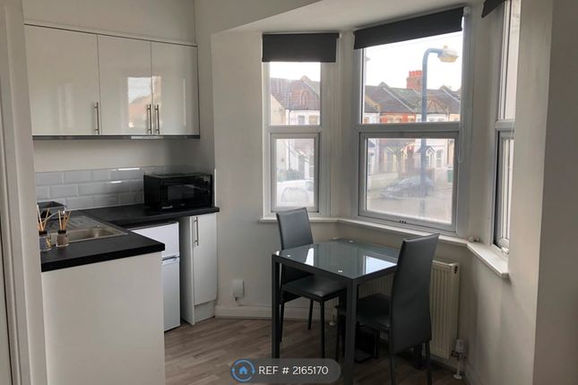 Studio to rent in Hector Street, London