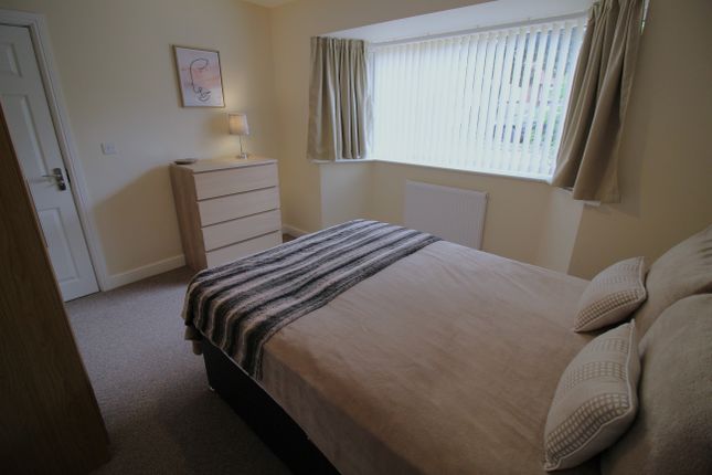 Thumbnail Shared accommodation to rent in First Avenue, Woodlands, Doncaster
