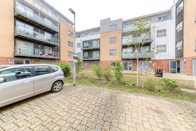 Thumbnail Flat for sale in Talbot Close, Mitcham