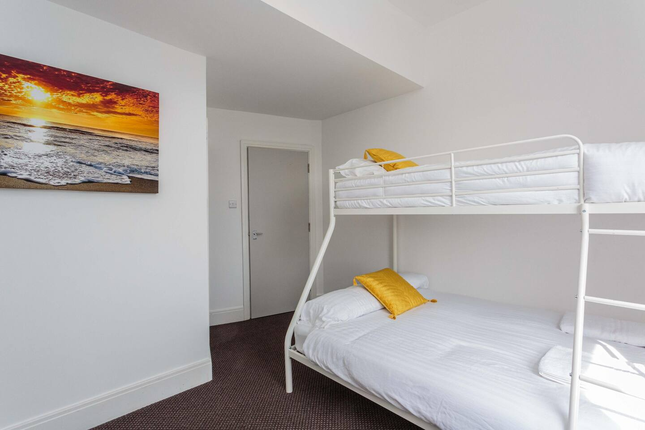 Flat 4, 94, Withnell Road, Blackpool photo 4