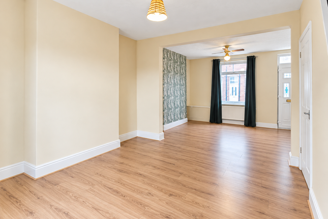 52 Tower Street, Gainsborough photo 3