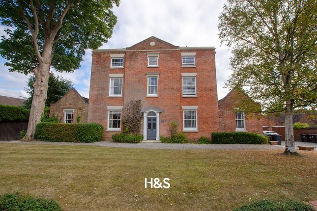 30 Stonebow - Front.Jpg