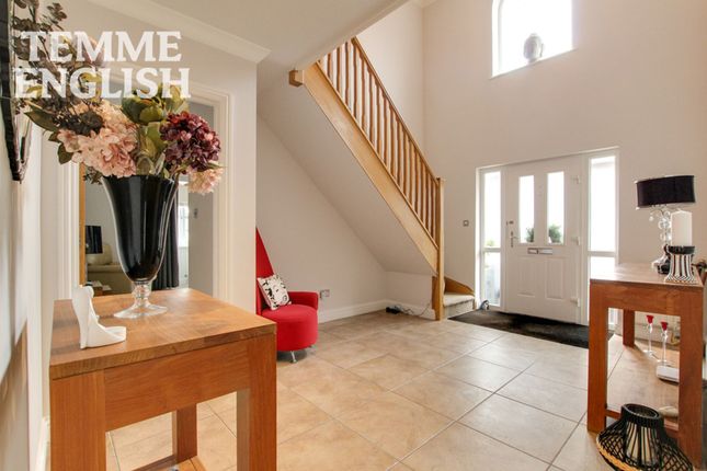 28 Waverley Crescent, Wickford photo 5