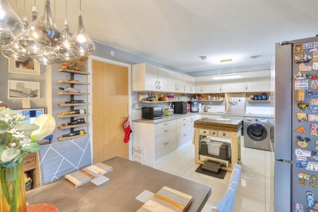 7, Diamond Drive, Corby photo 3