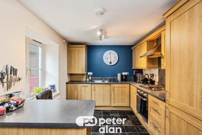 8, Meadow Bank, NEATH photo 4