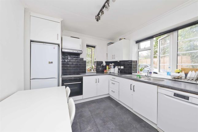 2, Garden Close, Ruislip photo 2
