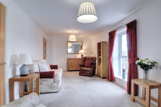 Flat to rent in Albert Court, Henley On Thames