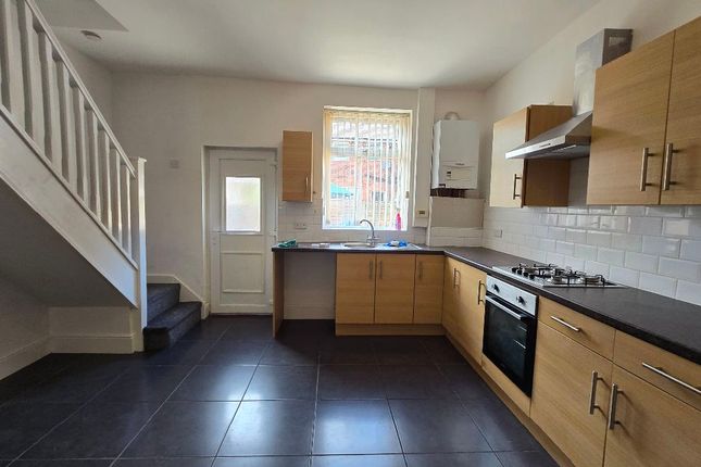 64 Coalshaw Green Road, Oldham photo 5
