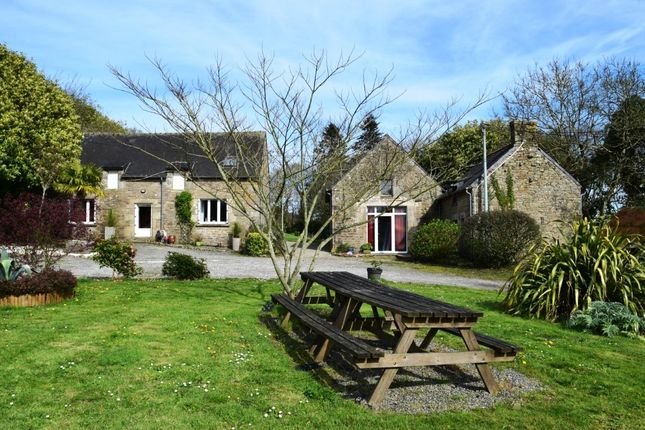 Detached house for sale in 56160 Ploërdut, Morbihan, Brittany, France