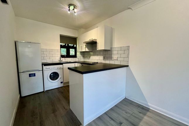4, Lodgehill Park Close, Harrow photo 4