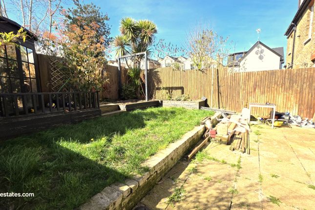 66 Crescent Road, Barnet photo 4