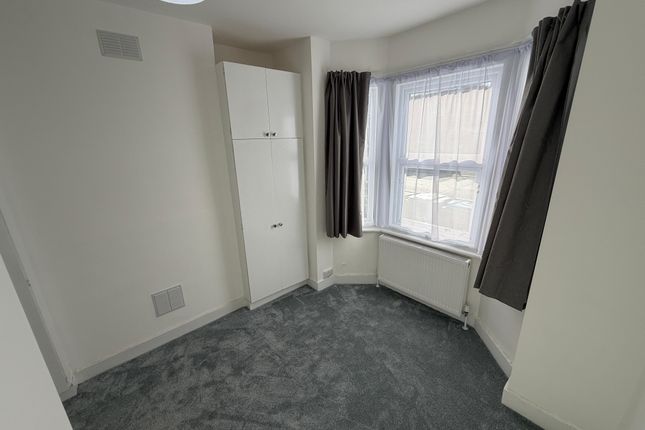 57, Gloucester Road, Edmonton photo 5