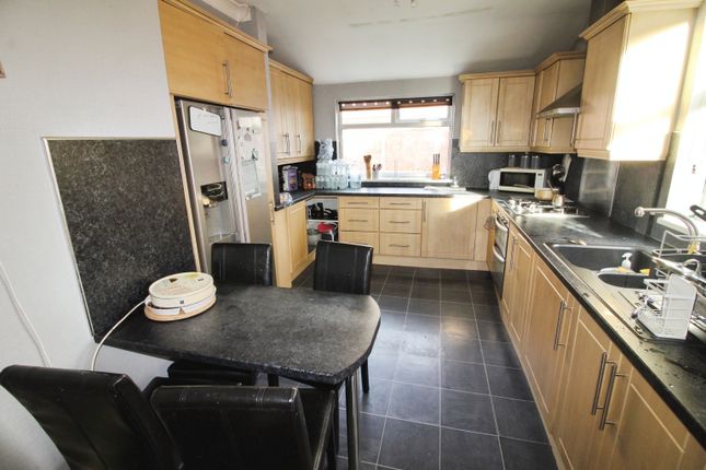 17, Compton Drive, Grimsby photo 3
