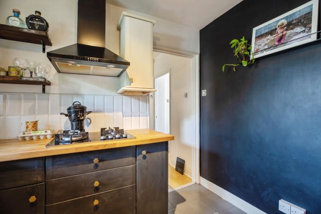 111, William Bonney Estate, London photo 4