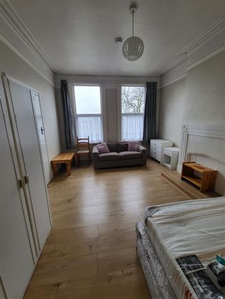 10, Woodside Road, London photo 2