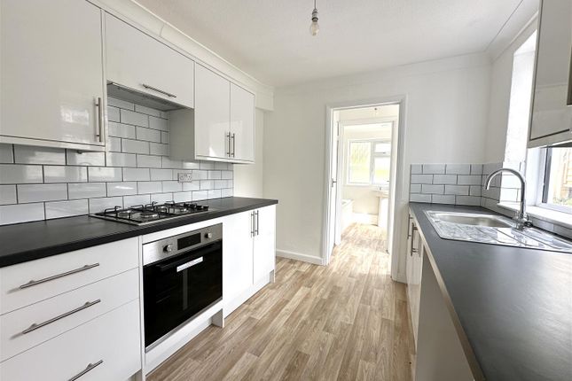 Terraced house to rent in Bear Road, Brighton