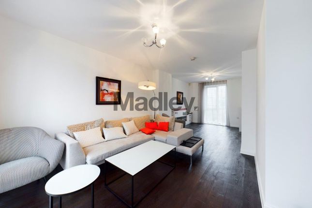 Thumbnail Town house to rent in Corner Mead, London