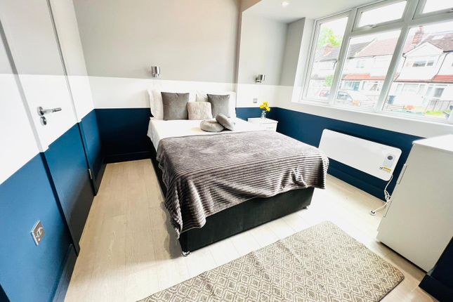 Thumbnail Room to rent in Woodmansterne Road, London