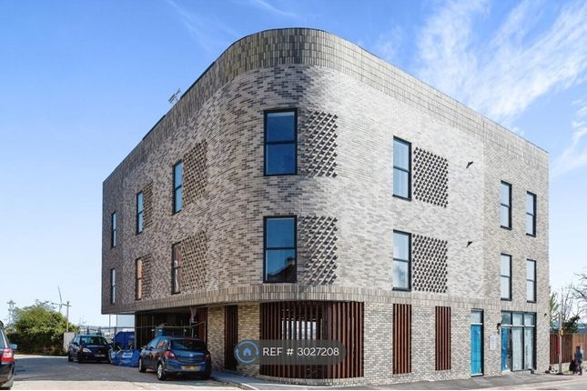 Flat   High Street Northfleet Gravesend, Northfleet, Dartford - Kent photo 5