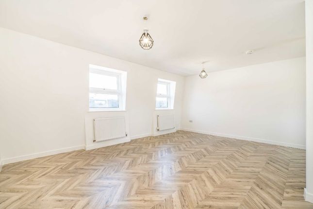 Flat B, 62, Queens Crescent, London photo 4