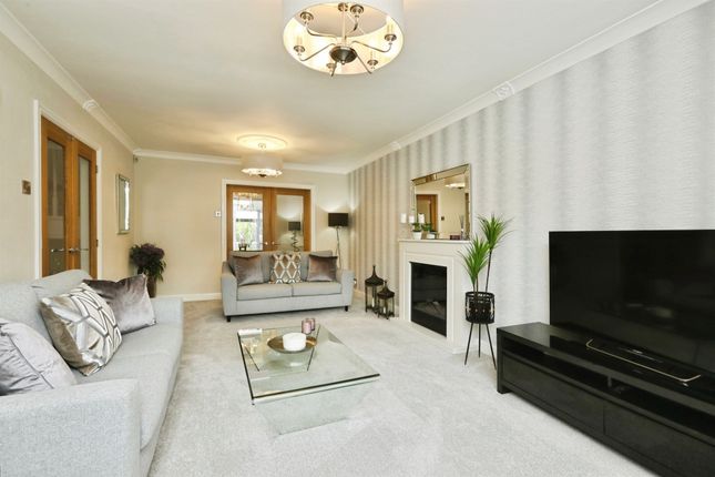 4, Eleanor Court, Doncaster photo 2