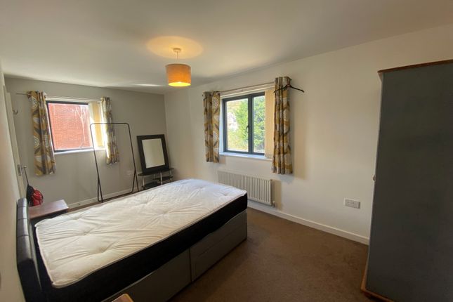 Flat to rent in Sir Harry Secombe Court, Swansea