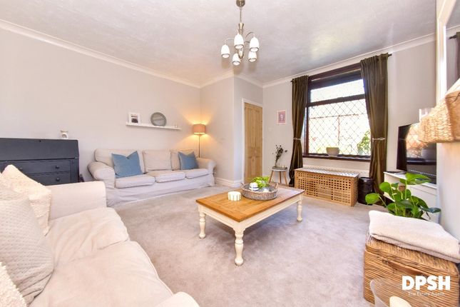 Woodbourne House, 7 Clarendon Terrace, Churwell, Leeds photo 2