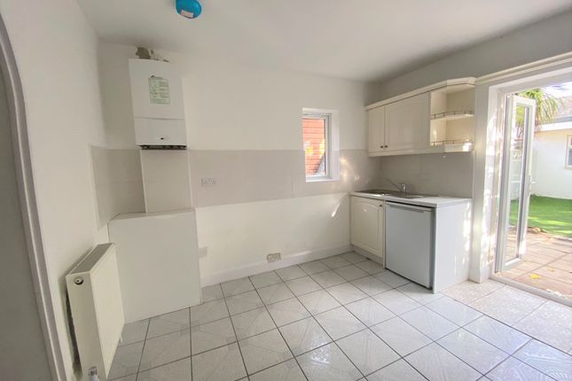 97, Porters Avenue, DAGENHAM photo 3