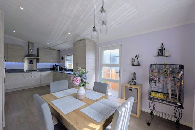4 The Bramleys, Orchard Park, Gloucester photo 4