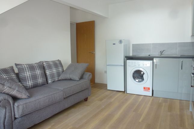 Flat to rent in Newport Road, Cardiff