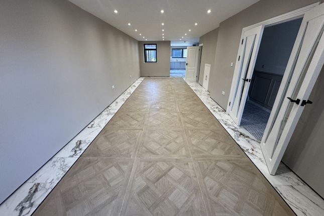 5 Friern Park, LONDON photo 2
