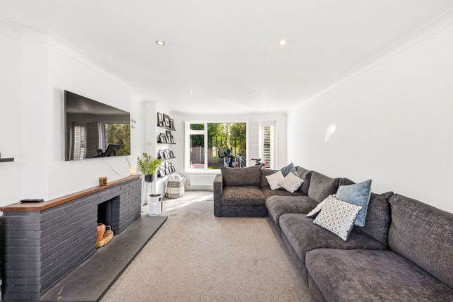2 Newlands Park, Crawley photo 3