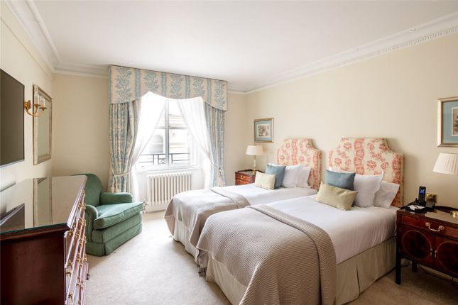 Flat to rent in Hyde Park Gate, South Kensington