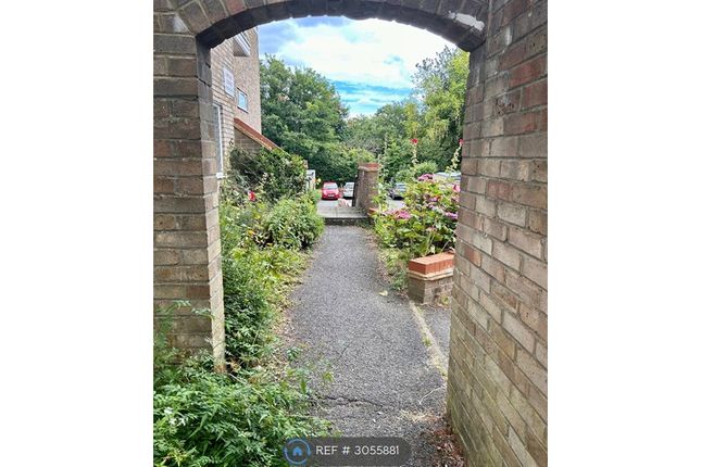 Lesley Court, Southcote Road, Reading photo 3