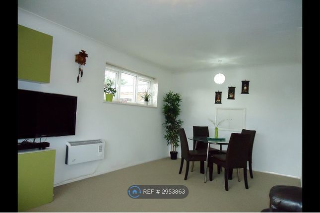 Flat  The Elms, Feltham Hill Road, Ashford photo 5