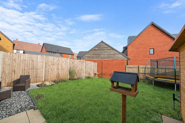 4, Saddleback Close, Kingsnorth photo 2