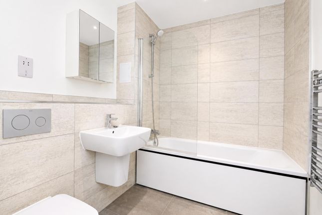 The Almere B05, Plot 1, Avebury Boulevard, Milton Keynes photo 5