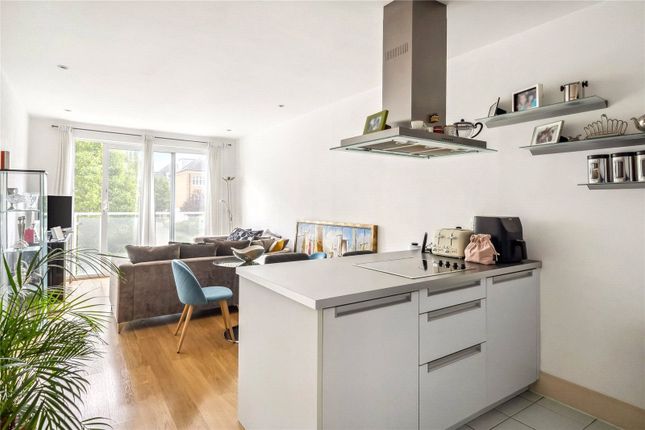 22  Saffron House, 7, Woodman Mews, Surrey photo 2