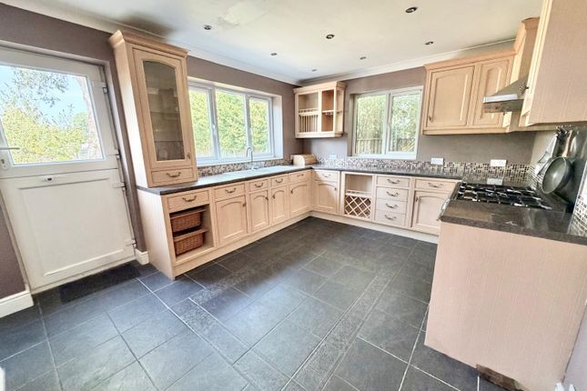 Jasmine Cottage, 278, Mytchett Road, Camberley photo 3