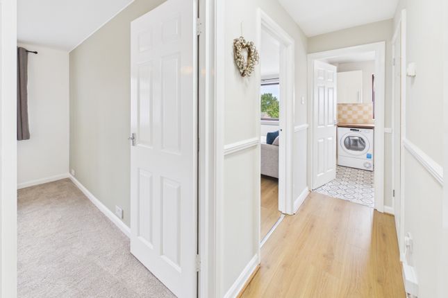 48, Burns Drive, Dronfield photo 2