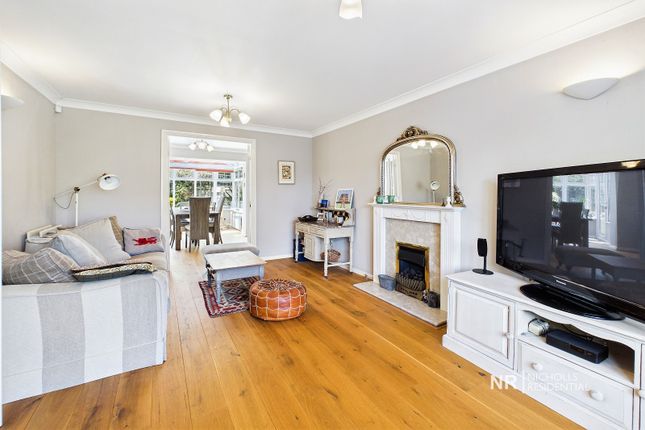 5, Winey Close, Chessington photo 4