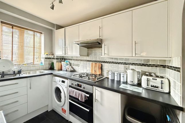 26, Wingfield Gardens, Camberley photo 4